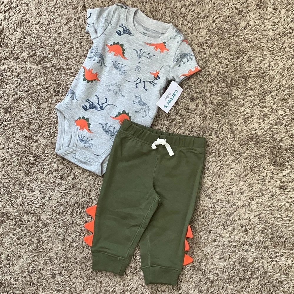 Carter’s 2-Piece Dinosaur Outfit